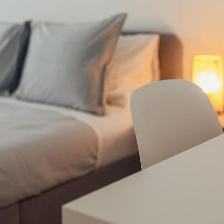 Elegant 3 Bedroom Apt - City Centre - Garage - Metro Lisbona Esterno foto