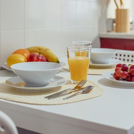 Elegant 3 Bedroom Apt - City Centre - Garage - Metro Lisbona Esterno foto