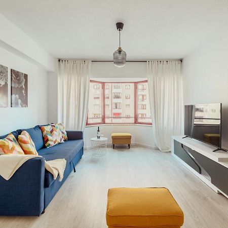 Elegant 3 Bedroom Apt - City Centre - Garage - Metro Lisbona Esterno foto