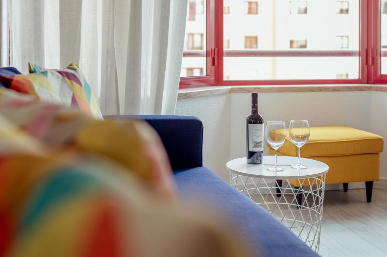 Elegant 3 Bedroom Apt - City Centre - Garage - Metro Lisbona Esterno foto