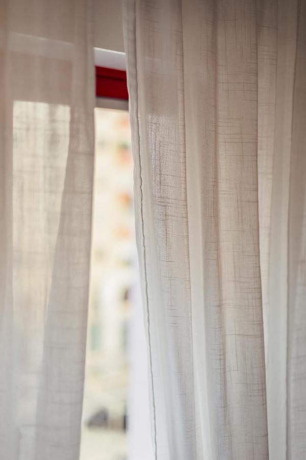 Elegant 3 Bedroom Apt - City Centre - Garage - Metro Lisbona Esterno foto