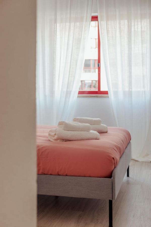 Elegant 3 Bedroom Apt - City Centre - Garage - Metro Lisbona Esterno foto