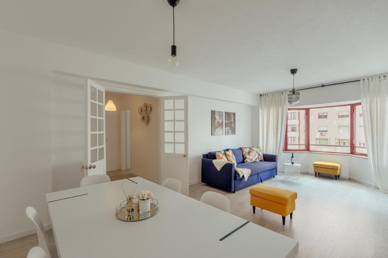 Elegant 3 Bedroom Apt - City Centre - Garage - Metro Lisbona Esterno foto