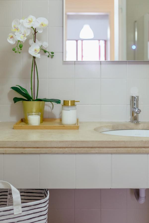 Elegant 3 Bedroom Apt - City Centre - Garage - Metro Lisbona Esterno foto