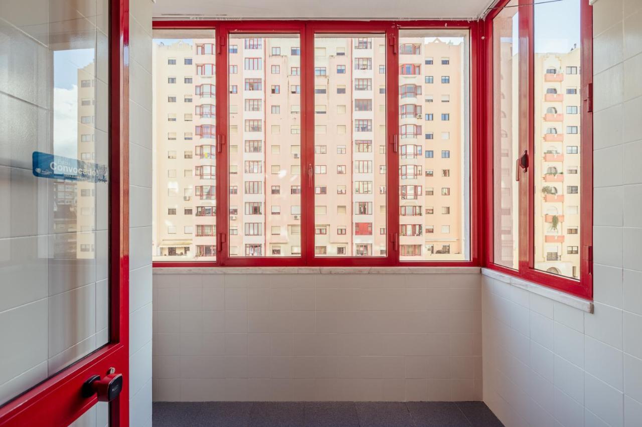 Elegant 3 Bedroom Apt - City Centre - Garage - Metro Lisbona Esterno foto