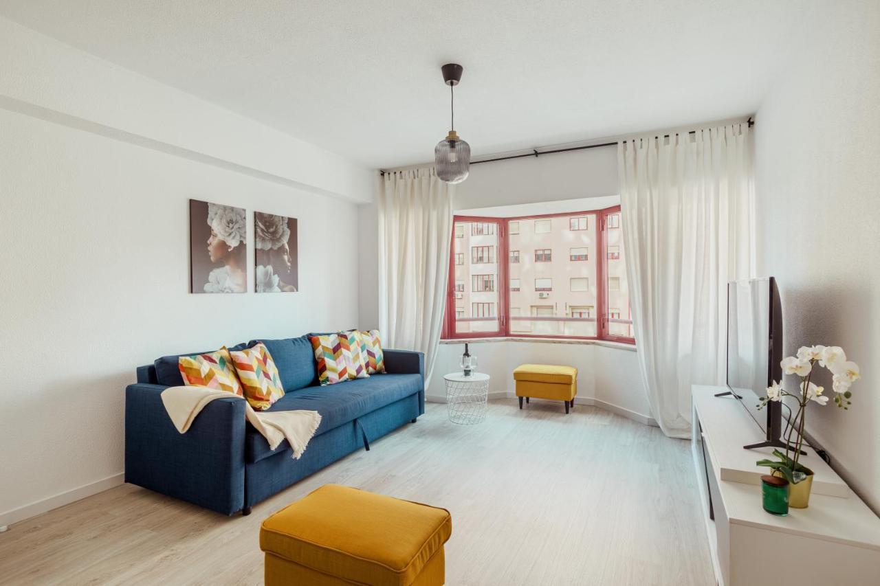 Elegant 3 Bedroom Apt - City Centre - Garage - Metro Lisbona Esterno foto