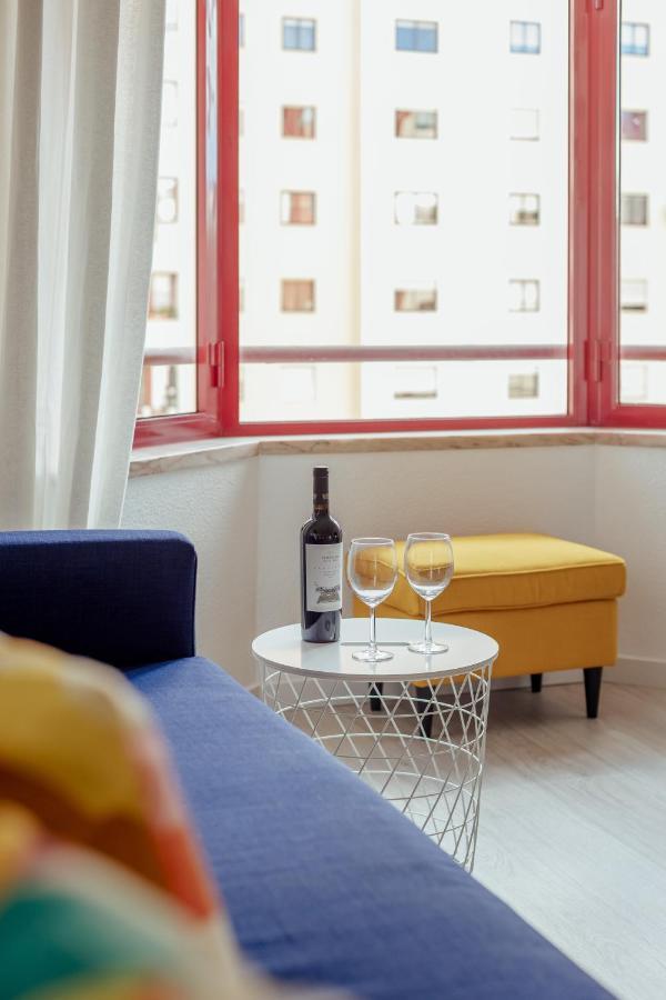 Elegant 3 Bedroom Apt - City Centre - Garage - Metro Lisbona Esterno foto