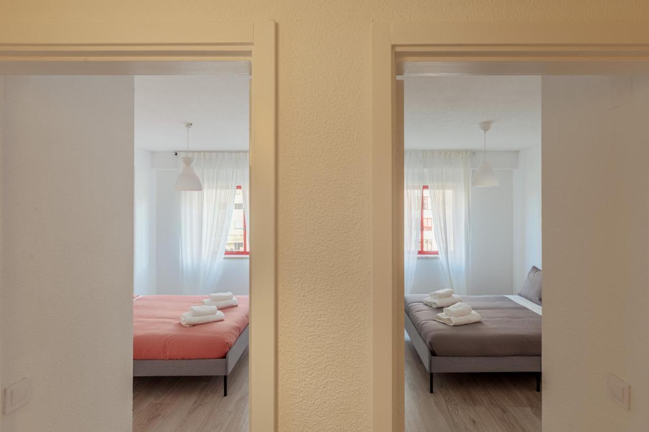 Elegant 3 Bedroom Apt - City Centre - Garage - Metro Lisbona Esterno foto