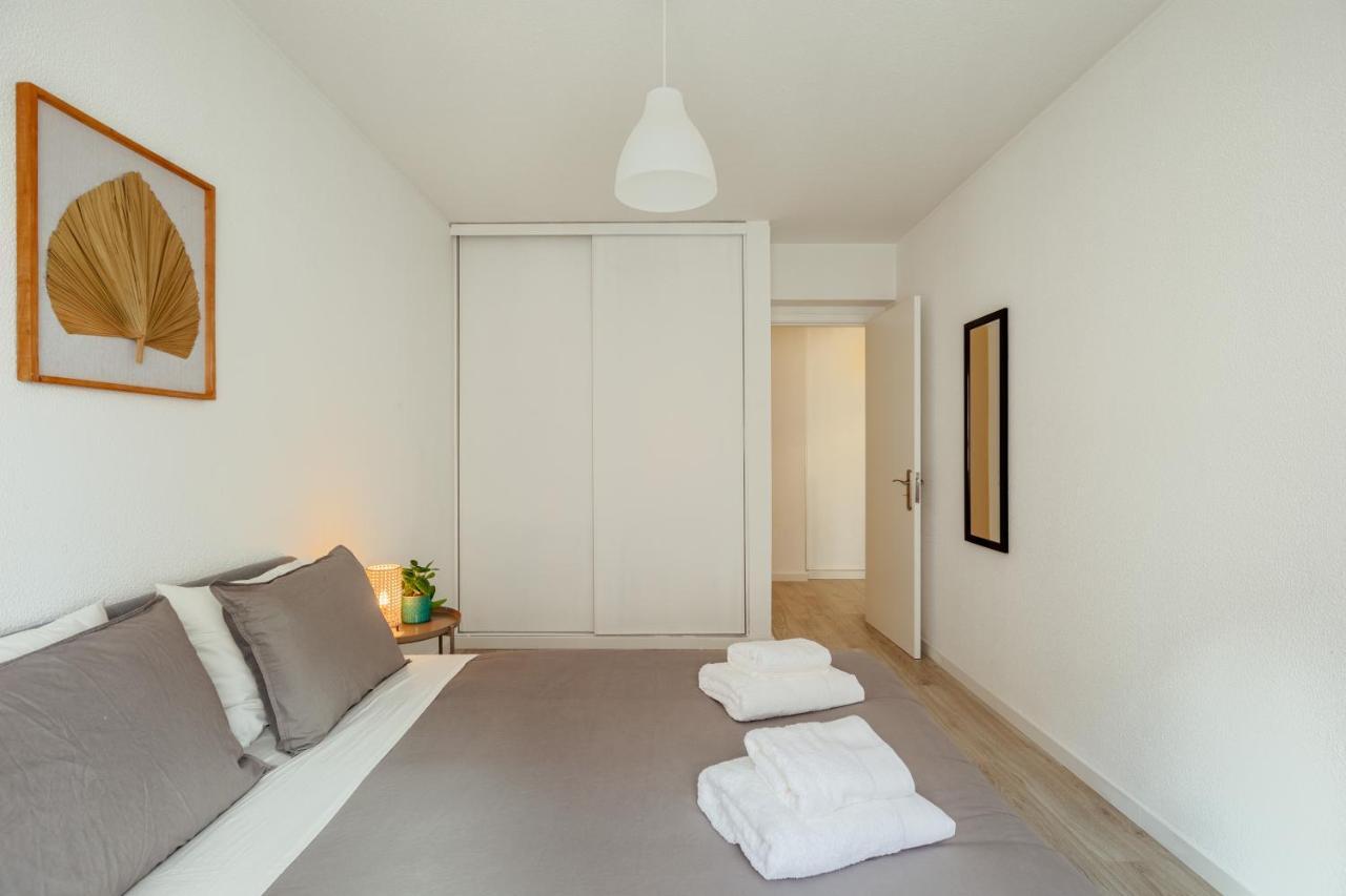 Elegant 3 Bedroom Apt - City Centre - Garage - Metro Lisbona Esterno foto