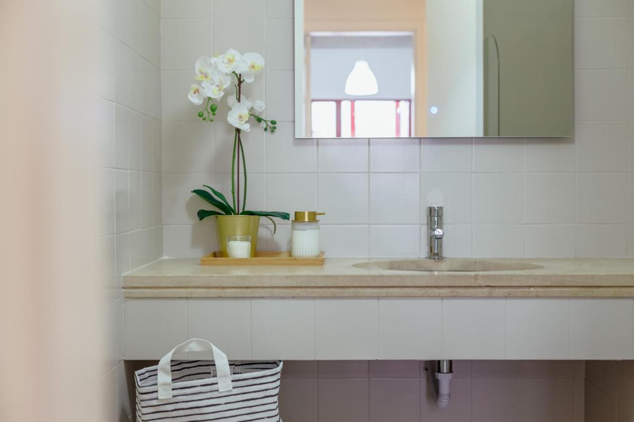 Elegant 3 Bedroom Apt - City Centre - Garage - Metro Lisbona Esterno foto