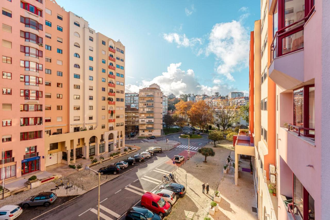 Elegant 3 Bedroom Apt - City Centre - Garage - Metro Lisbona Esterno foto