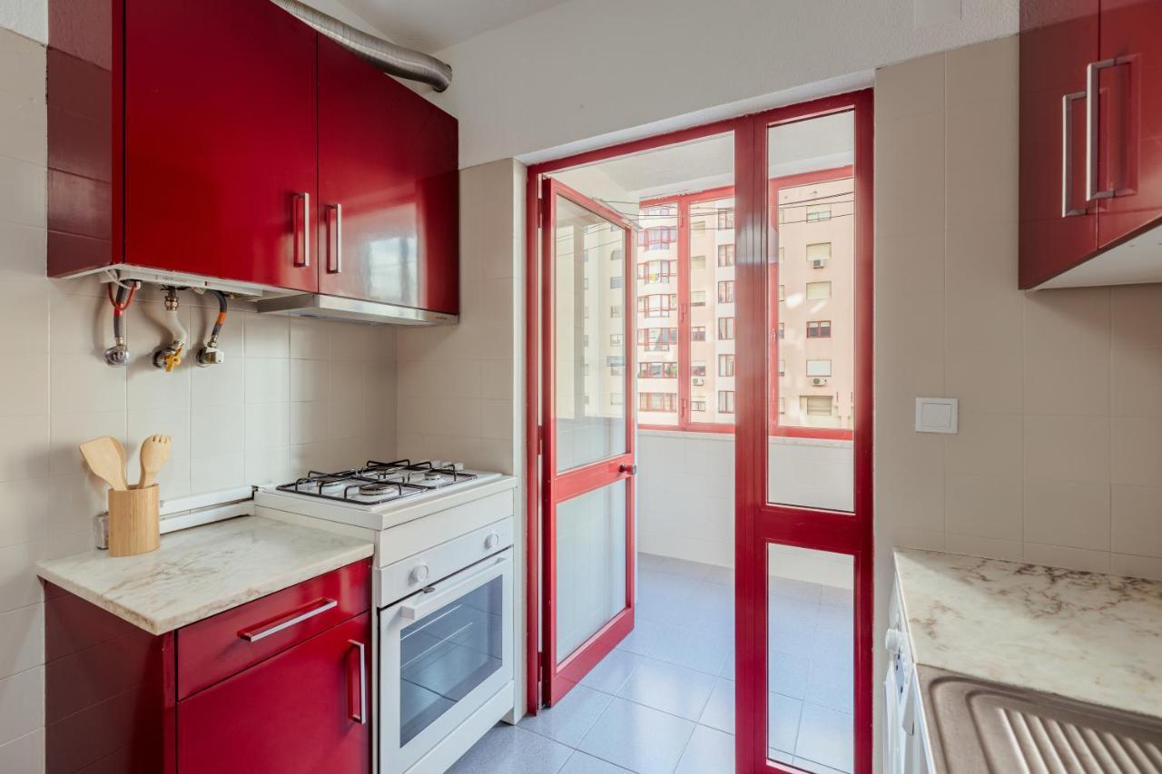 Elegant 3 Bedroom Apt - City Centre - Garage - Metro Lisbona Esterno foto